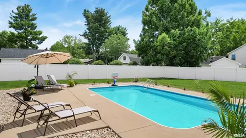 Exterior - 1704 N Smith Ave, Marion, IL 62959 photo 4 of 8