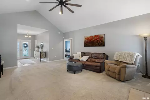 Entry Way - 1704 N Smith Ave, Marion, IL 62959 photo 4 of 5
