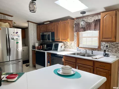 Kitchen - 409 233rd St, Aledo, IL 61231 photo 2 of 2