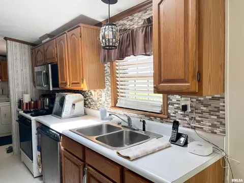Kitchen - 409 233rd St, Aledo, IL 61231 photo 1 of 2