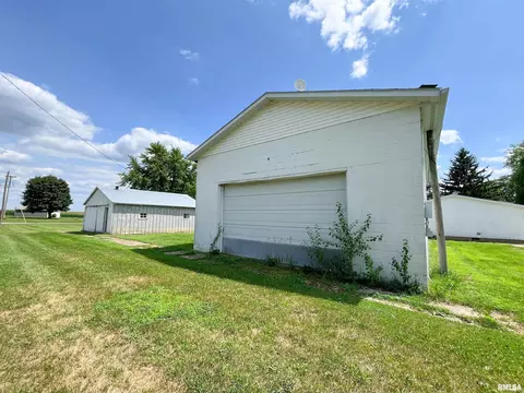 Exterior - 409 233rd St, Aledo, IL 61231 photo 7 of 7