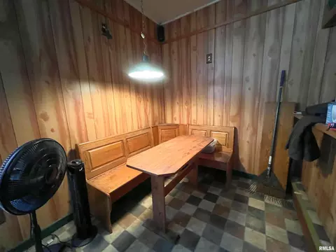 Dining - 409 233rd St, Aledo, IL 61231 photo 2 of 2