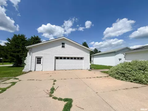 Exterior - 409 233rd St, Aledo, IL 61231 photo 5 of 7