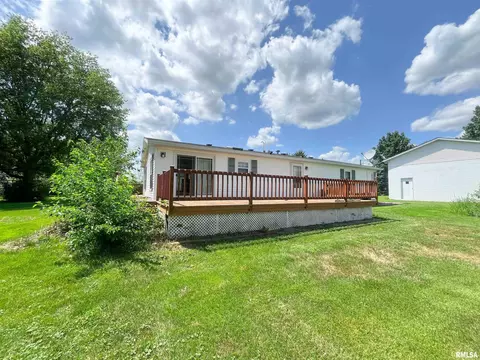 Exterior - 409 233rd St, Aledo, IL 61231 photo 4 of 7