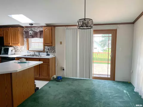 Dining - 409 233rd St, Aledo, IL 61231 photo 1 of 2