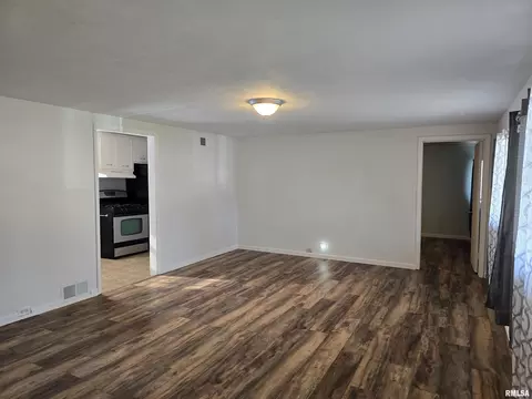 Living - 610 3rd Ave, Canton, IL 61520 photo 4 of 5