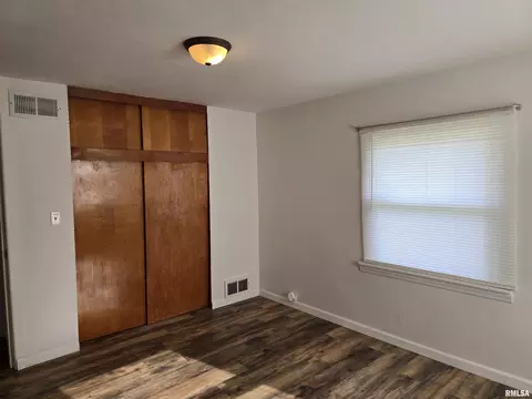 Bedroom - 610 3rd Ave, Canton, IL 61520 photo 10 of 11
