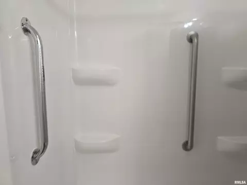 Bath - 610 3rd Ave, Canton, IL 61520 photo 1 of 3