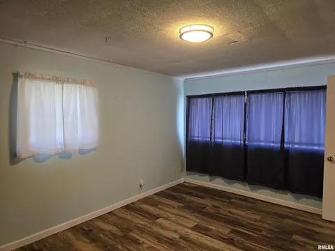 Bedroom - 610 3rd Ave, Canton, IL 61520 photo 4 of 11