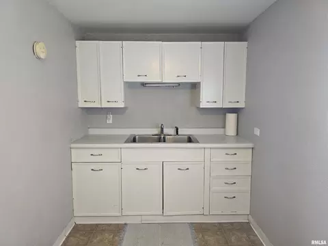 Kitchen - 610 3rd Ave, Canton, IL 61520 photo 2 of 3