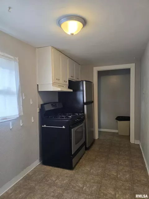 Kitchen - 610 3rd Ave, Canton, IL 61520 photo 3 of 3