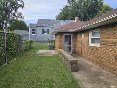 Exterior - 610 3rd Ave, Canton, IL 61520 photo 5 of 6
