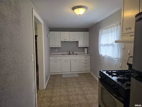 Kitchen - 610 3rd Ave, Canton, IL 61520 photo 1 of 3
