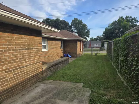 Exterior - 610 3rd Ave, Canton, IL 61520 photo 6 of 6