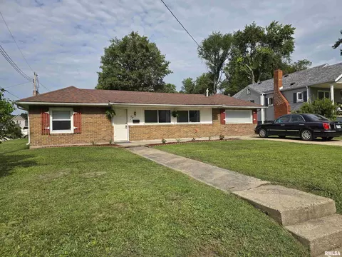 Exterior - 610 3rd Ave, Canton, IL 61520 photo 2 of 6