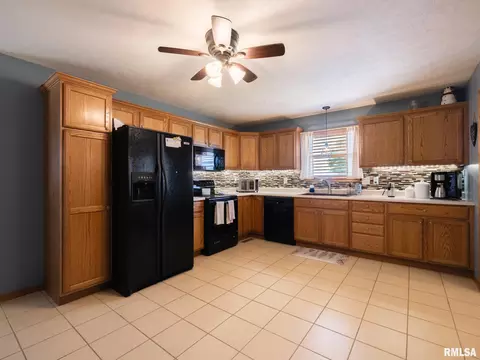 Kitchen - 912 Dennis Dr, Eureka, IL 61530 photo 2 of 5
