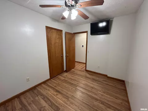 Bedroom - 210 E 19th Street C, Metropolis, IL 62960 photo 2 of 5