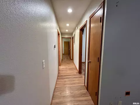 Entry Way - 210 E 19th Street C, Metropolis, IL 62960 photo 1 of 1