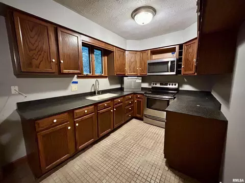 Kitchen - 210 E 19th Street C, Metropolis, IL 62960 photo 3 of 3