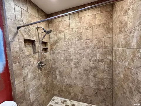 Bath - 210 E 19th Street C, Metropolis, IL 62960 photo 1 of 2