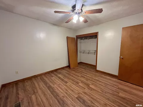 Bedroom - 210 E 19th Street C, Metropolis, IL 62960 photo 5 of 5
