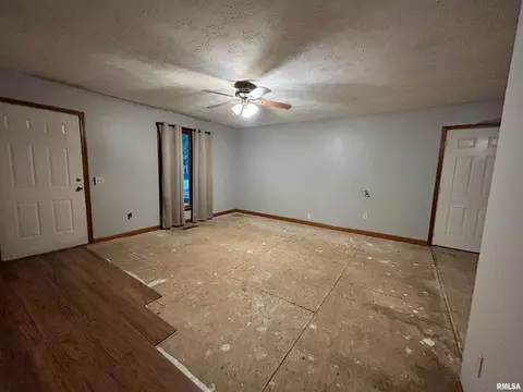 Living - 210 E 19th Street C, Metropolis, IL 62960 photo 1 of 1
