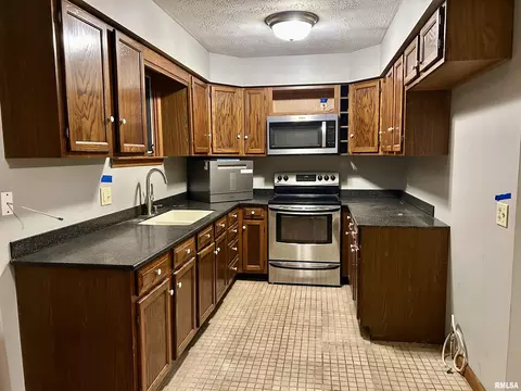 Kitchen - 210 E 19th Street C, Metropolis, IL 62960 photo 1 of 3