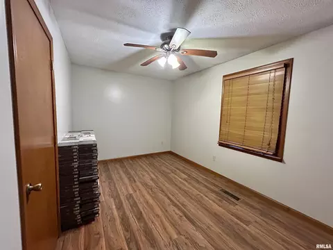 Bedroom - 210 E 19th Street C, Metropolis, IL 62960 photo 3 of 5