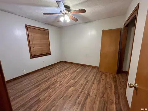 Bedroom - 210 E 19th Street C, Metropolis, IL 62960 photo 4 of 5