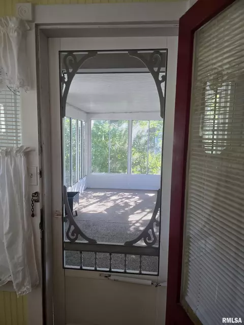 Exterior - 146 E Hickory St, Canton, IL 61520 photo 3 of 13