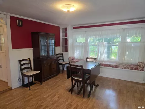 Dining - 146 E Hickory St, Canton, IL 61520 photo 2 of 5
