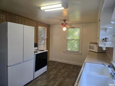 Kitchen - 146 E Hickory St, Canton, IL 61520 photo 2 of 5