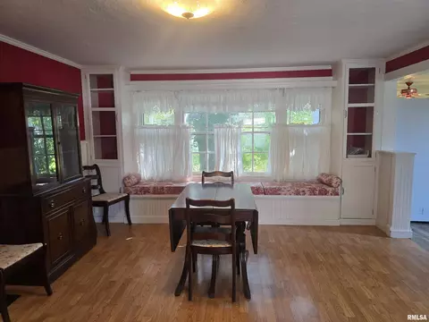 Dining - 146 E Hickory St, Canton, IL 61520 photo 3 of 5
