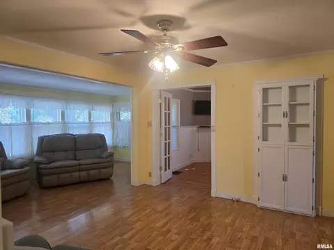Living - 146 E Hickory St, Canton, IL 61520 photo 5 of 6