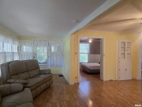 Living - 146 E Hickory St, Canton, IL 61520 photo 4 of 6