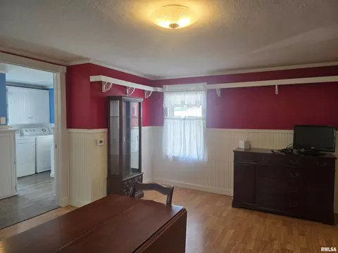 Dining - 146 E Hickory St, Canton, IL 61520 photo 4 of 5