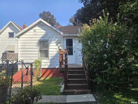 Exterior - 146 E Hickory St, Canton, IL 61520 photo 10 of 13