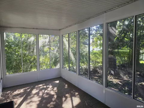 Exterior - 146 E Hickory St, Canton, IL 61520 photo 5 of 13