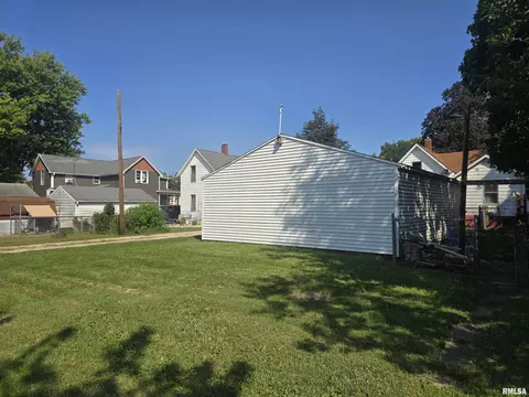 Exterior - 146 E Hickory St, Canton, IL 61520 photo 12 of 13