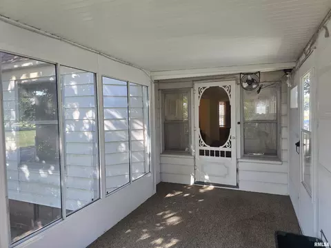 Exterior - 146 E Hickory St, Canton, IL 61520 photo 4 of 13