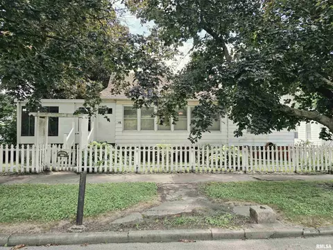 Exterior - 146 E Hickory St, Canton, IL 61520 photo 1 of 13