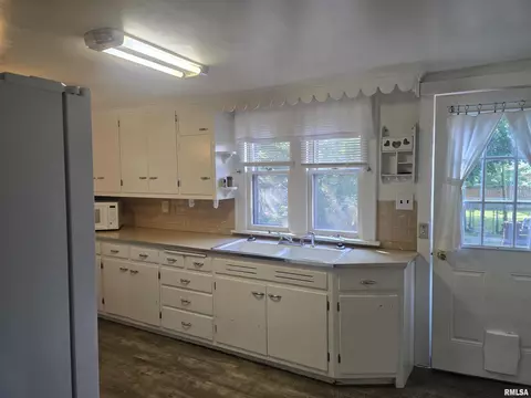 Kitchen - 146 E Hickory St, Canton, IL 61520 photo 1 of 5