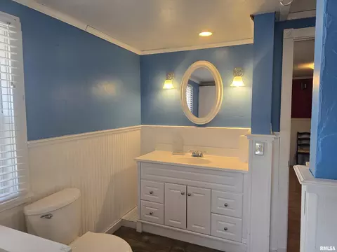 Bath - 146 E Hickory St, Canton, IL 61520 photo 1 of 1