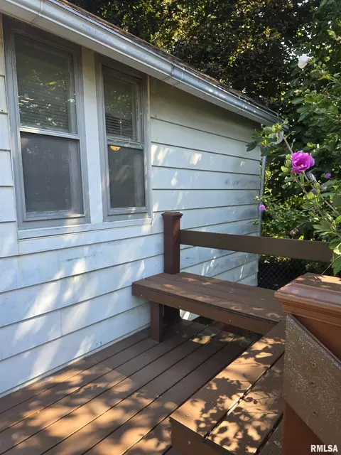 Exterior - 146 E Hickory St, Canton, IL 61520 photo 7 of 13