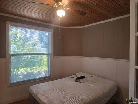 Bedroom - 146 E Hickory St, Canton, IL 61520 photo 3 of 3