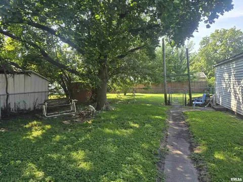 Exterior - 146 E Hickory St, Canton, IL 61520 photo 13 of 13