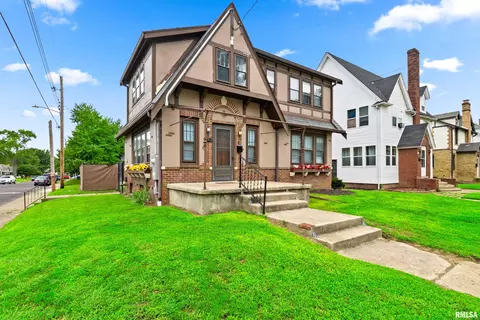 2923 N Sheridan Rd, Peoria, IL 61604
