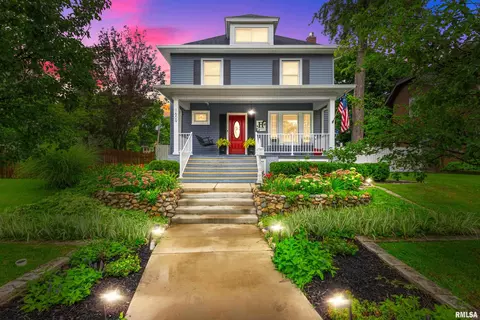 1609 W Columbia Ter, Peoria, IL 61606