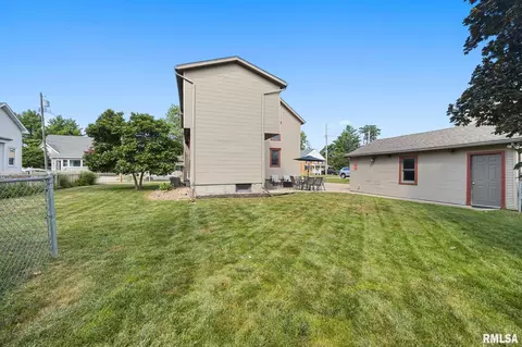 Exterior - 412 E Monroe St, Morton, IL 61550 photo 5 of 9
