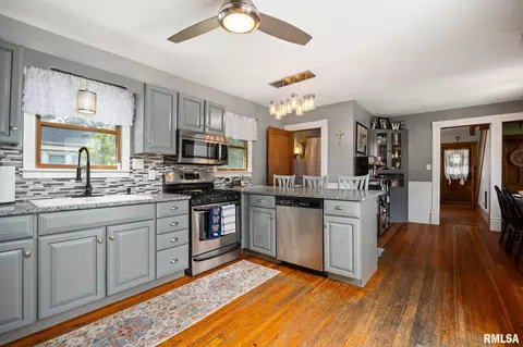 Kitchen - 412 E Monroe St, Morton, IL 61550 photo 3 of 3